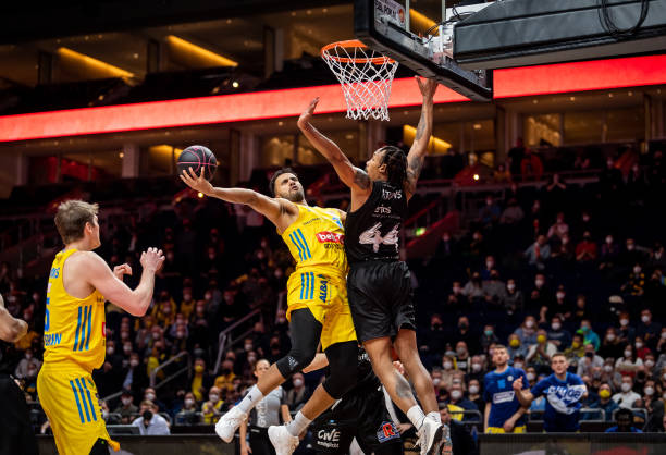 许多球队采 许多球队采